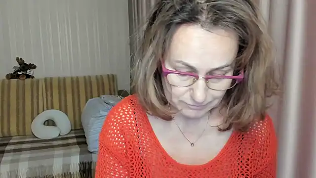 Snapshot of lauraoven chatting on March 2025 02:42:02 PM lauraoven online show from March 2025 02:42:02 PM