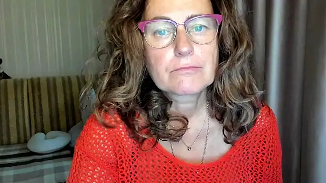 lauraoven online show from October 2025 01:41:01 PM