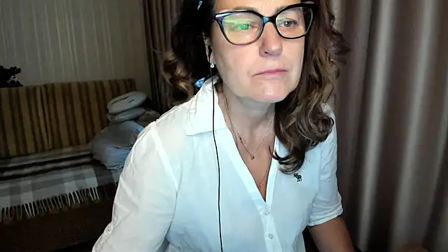 lauraoven online show from November 2025 07:18:01 AM