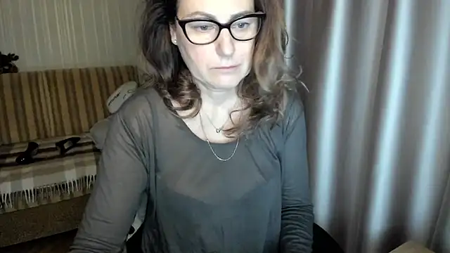 lauraoven online show from December 2025 08:54:01 AM