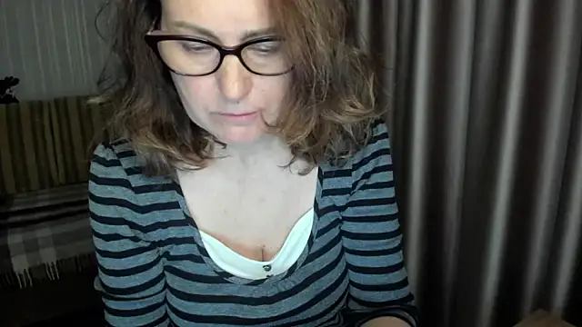 lauraoven online show from May 2026 06:16:02 PM