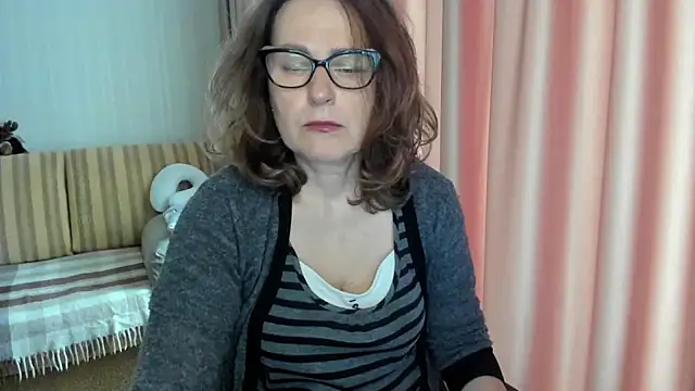 lauraoven online show from May 2026 07:47:01 AM
