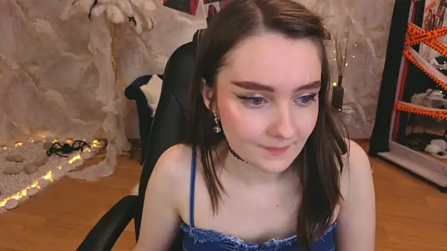 Snapshot of CloudGrace chatting on October 2025 06:20:01 PM CloudGrace online show from October 2025 06:20:01 PM