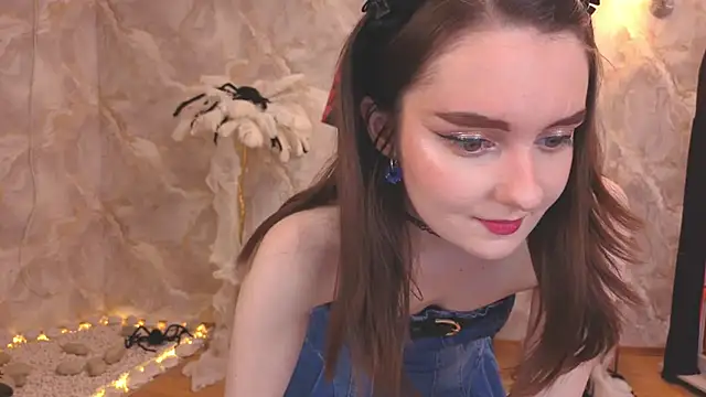 Snapshot of CloudGrace chatting on November 2025 03:17:01 AM CloudGrace online show from November 2025 03:17:01 AM