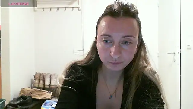 Snapshot of SusanCurt chatting on February 2025 09:43:02 AM SusanCurt online show from February 2025 09:43:02 AM
