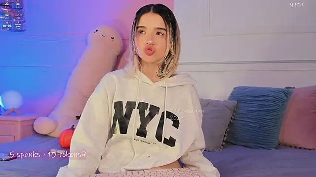 Snapshot of _Tammara_ chatting on November 2025 06:08:02 PM Tammara online show from November 2025 06:08:02 PM