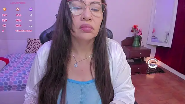 Snapshot of esmeralda_milf chatting on October 2025 11:40:01 AM esmeralda milf online show from October 2025 11:40:01 AM