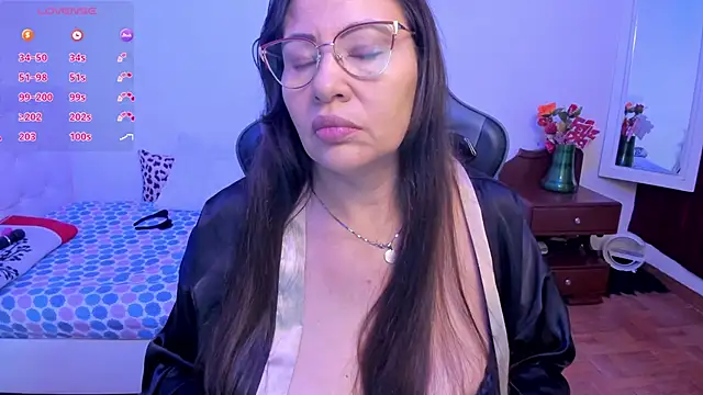 Snapshot of esmeralda_milf chatting on October 2025 08:08:02 PM esmeralda milf online show from October 2025 08:08:02 PM