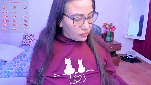 Snapshot of esmeralda_milf chatting on October 2025 02:40:01 PM esmeralda milf online show from October 2025 02:40:01 PM