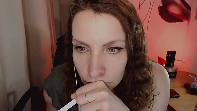 Snapshot of JohansonKatie chatting on January 2025 02:24:02 PM JohansonKatie online show from January 2025 02:24:02 PM