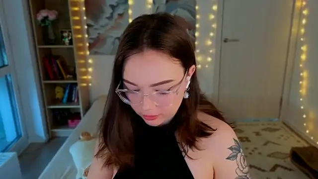 MilenaSaint online show from June 2026 03:37:02 AM