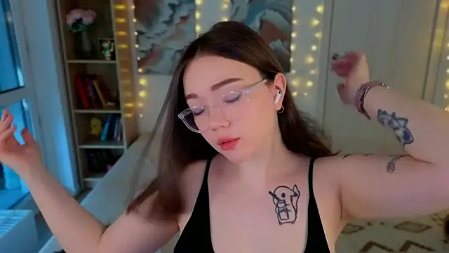 MilenaSaint online show from June 2026 04:04:02 AM