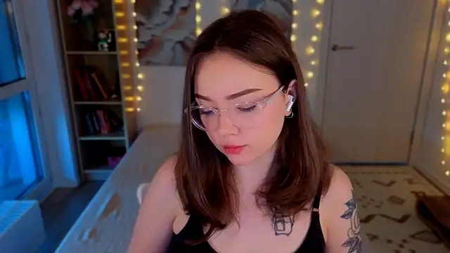 MilenaSaint online show from June 2026 03:37:02 AM
