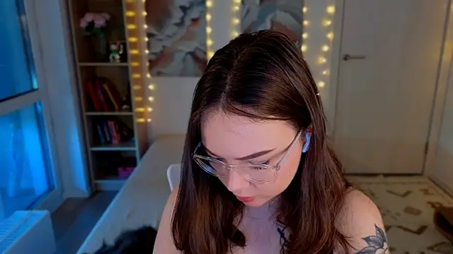 MilenaSaint online show from June 2026 04:01:01 AM