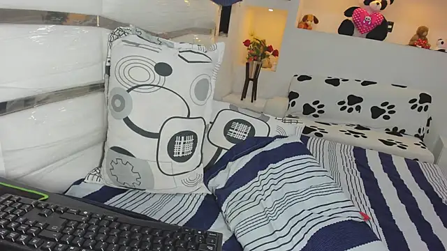 yina-rosse online show from May 2026 09:56:02 PM