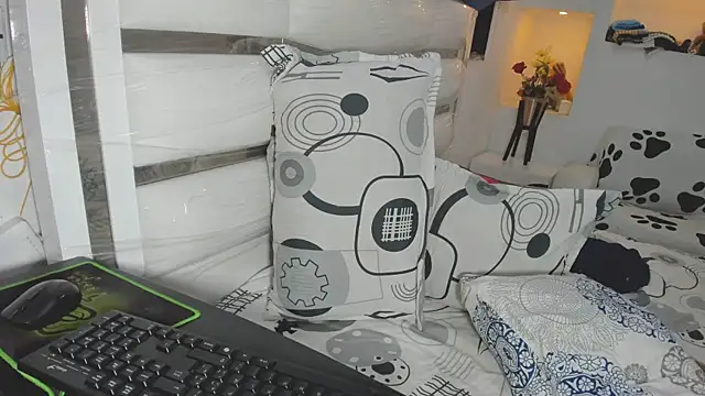 yina-rosse online show from June 2026 08:51:01 PM