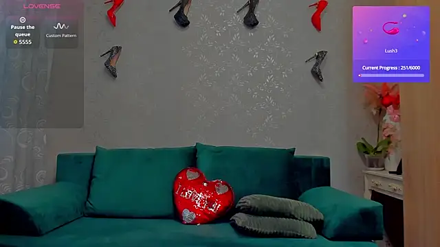 Snapshot of emilianna666 chatting on November 2025 09:42:02 AM emilianna666 online show from November 2025 09:42:02 AM