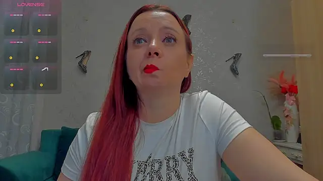 Snapshot of emilianna666 chatting on November 2025 01:47:02 PM emilianna666 online show from November 2025 01:47:02 PM