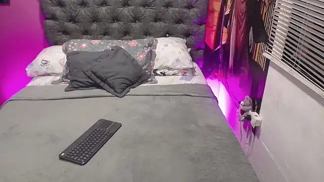 JEENEVIEVE online show from November 2025 06:30:01 PM