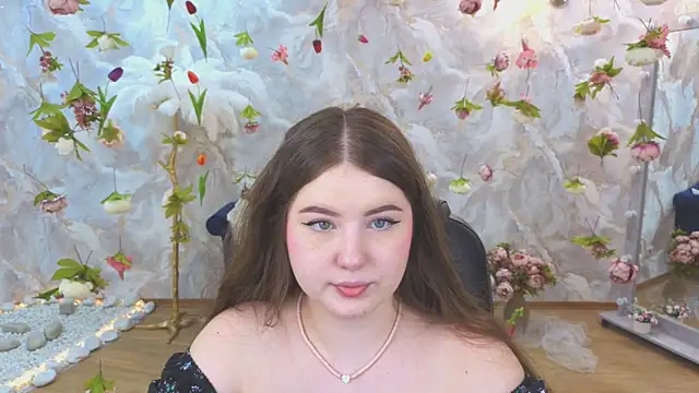 NicoleFoxery online show from June 2026 06:23:02 PM