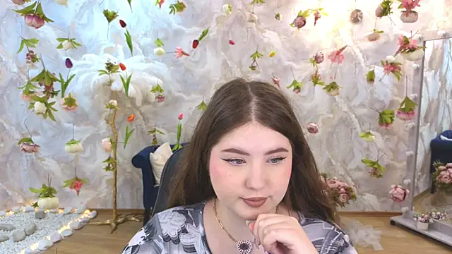 NicoleFoxery online show from June 2026 06:24:02 PM