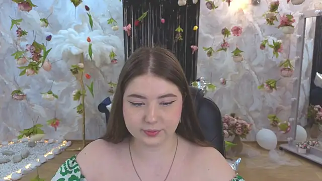 NicoleFoxery online show from August 2026 06:21:01 PM