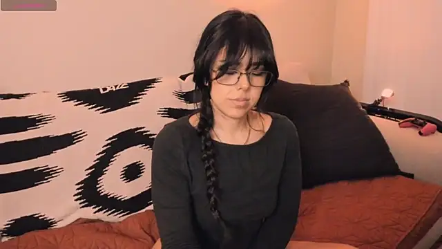 Snapshot of Evie-Luna chatting on January 2025 01:11:01 AM Evie-Luna online show from January 2025 01:11:01 AM