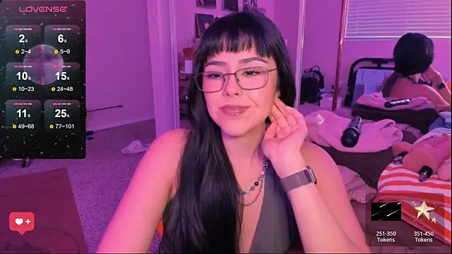 Snapshot of Evie-Luna chatting on March 2025 01:32:02 AM Evie-Luna online show from March 2025 01:32:02 AM