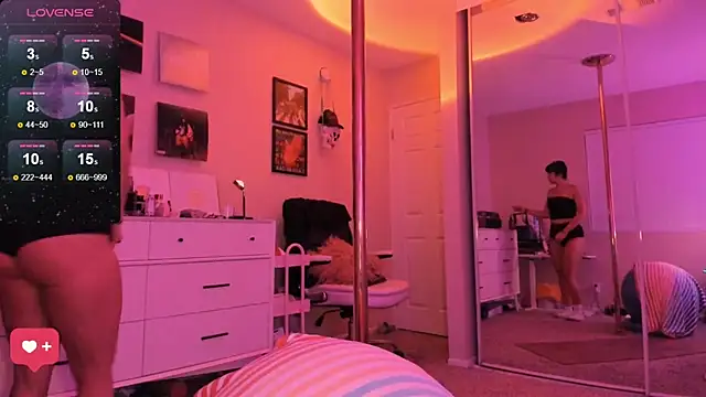 Snapshot of Evie-Luna chatting on September 2025 02:44:02 AM Evie-Luna online show from September 2025 02:44:02 AM