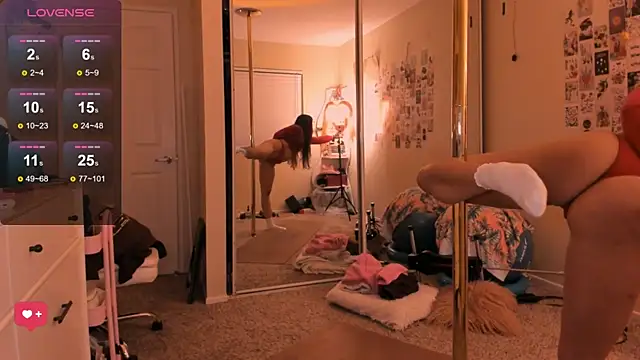 Snapshot of Evie-Luna chatting on October 2025 02:43:02 AM Evie-Luna online show from October 2025 02:43:02 AM