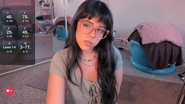 Snapshot of Evie-Luna chatting on November 2025 11:47:02 PM Evie-Luna online show from November 2025 11:47:02 PM