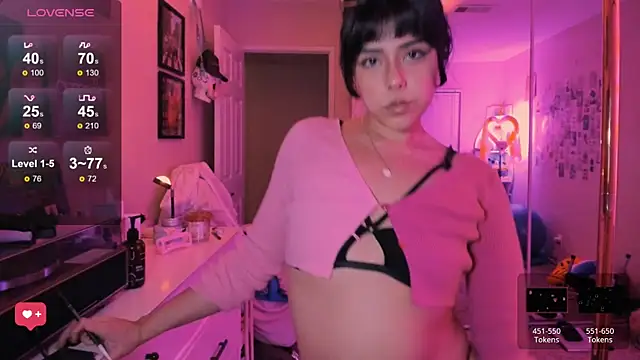 Snapshot of Evie-Luna chatting on November 2025 02:45:02 AM Evie-Luna online show from November 2025 02:45:02 AM