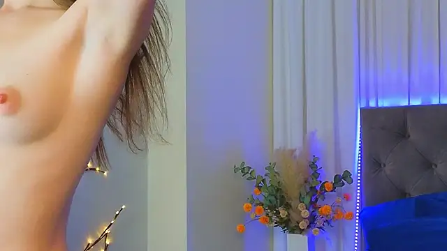 Snapshot of Ariana_Petite chatting on February 2026 12:20:02 AM Ariana Petite online show from February 2026 12:20:02 AM