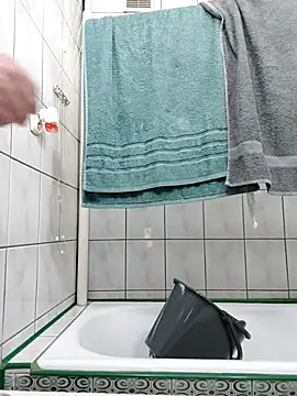 MlodyDres online show from October 2025 06:43:01 AM