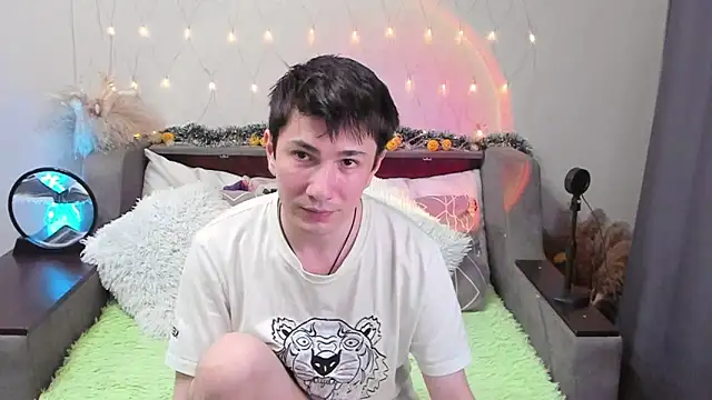 Yumi steve online show from October 2025 05:54:02 PM