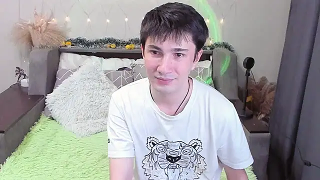 Yumi steve online show from October 2025 12:06:01 PM