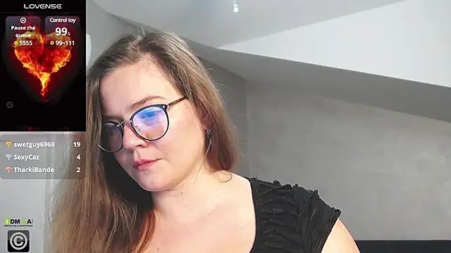 Snapshot of KellyKleine chatting on February 2025 08:15:02 AM KellyKleine online show from February 2025 08:15:02 AM