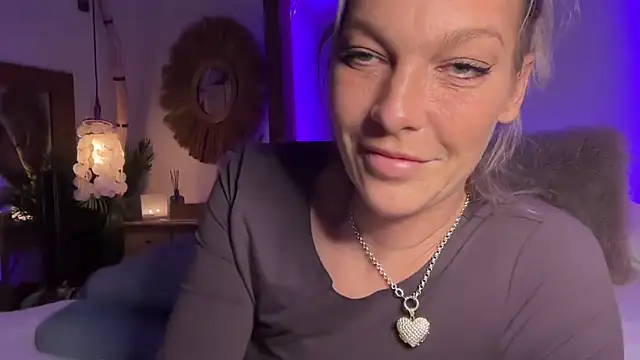 Snapshot of cyberchickie_maria chatting on February 2025 09:14:02 PM cyberchickie maria online show from February 2025 09:14:02 PM