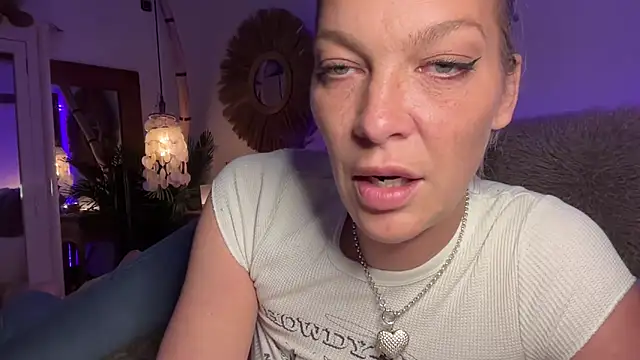 Snapshot of cyberchickie_maria chatting on February 2025 09:33:02 PM cyberchickie maria online show from February 2025 09:33:02 PM