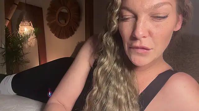 Snapshot of cyberchickie_maria chatting on March 2025 08:59:01 PM cyberchickie maria online show from March 2025 08:59:01 PM