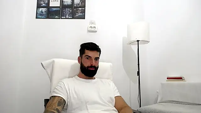 Verycutex online show from October 2025 05:32:01 AM