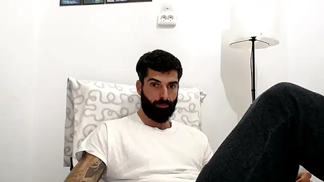 Verycutex online show from November 2025 05:57:01 PM