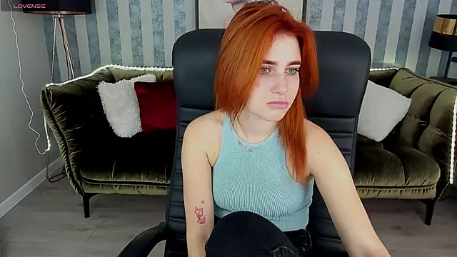 Snapshot of EmilyFoxxi chatting on December 2024 10:27:02 AM EmilyFoxxi online show from December 2024 10:27:02 AM