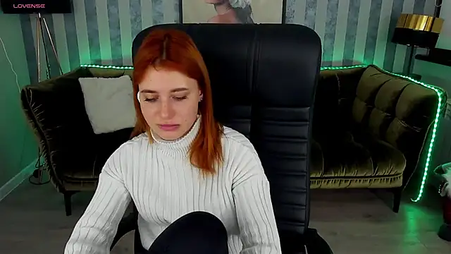 Snapshot of EmilyFoxxi chatting on December 2024 09:21:02 AM EmilyFoxxi online show from December 2024 09:21:02 AM