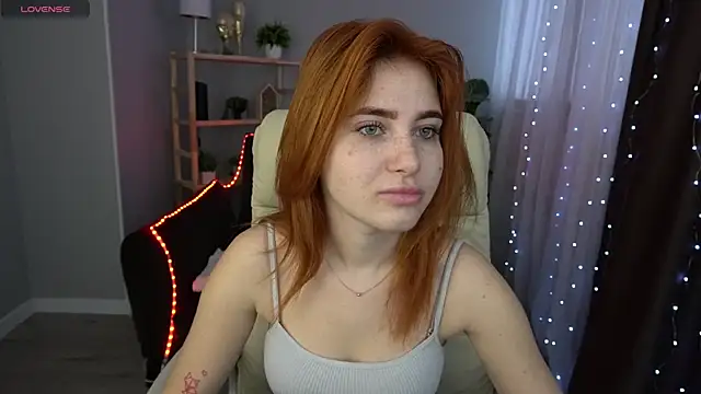 Snapshot of EmilyFoxxi chatting on January 2025 06:35:02 AM EmilyFoxxi online show from January 2025 06:35:02 AM