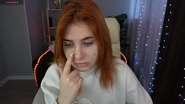 Snapshot of EmilyFoxxi chatting on January 2025 06:17:02 AM EmilyFoxxi online show from January 2025 06:17:02 AM