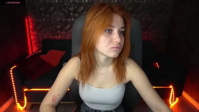 Snapshot of EmilyFoxxi chatting on March 2025 06:23:01 AM EmilyFoxxi online show from March 2025 06:23:01 AM