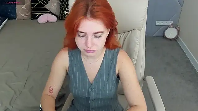 Snapshot of EmilyFoxxi chatting on September 2025 06:13:02 AM EmilyFoxxi online show from September 2025 06:13:02 AM