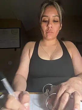 Aw ThROAt9 online show from May 2026 05:35:02 AM
