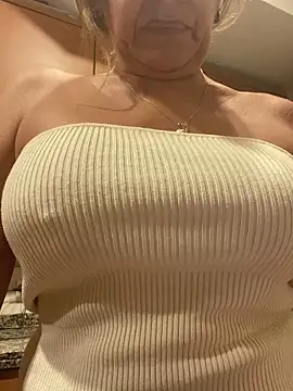 Snapshot of camelia3 chatting on February 2025 08:18:01 PM camelia3 online show from February 2025 08:18:01 PM